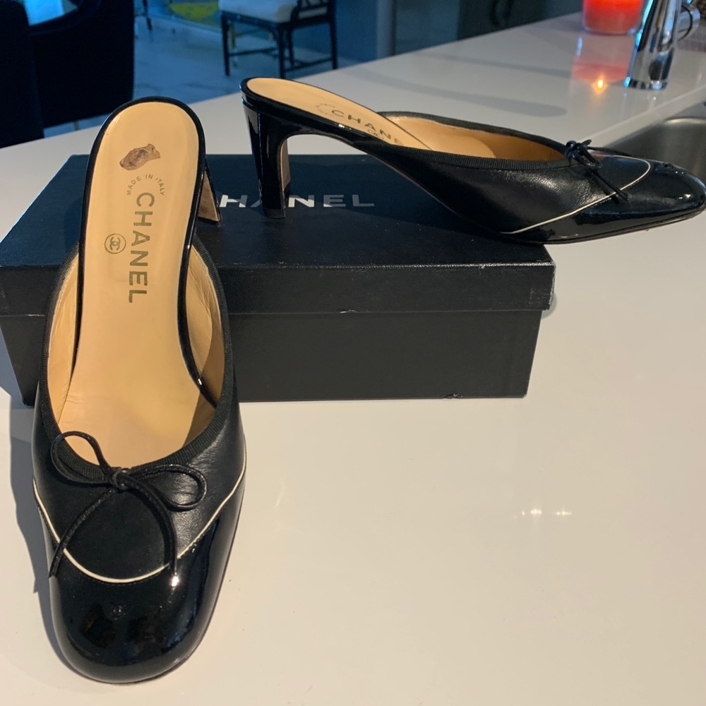 CHANEL VERY GENTLY WORN. Pics PRICE REDUCED FIRM